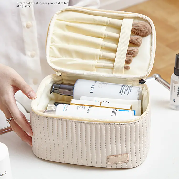 compact-quilted-cosmetic-bag (2)